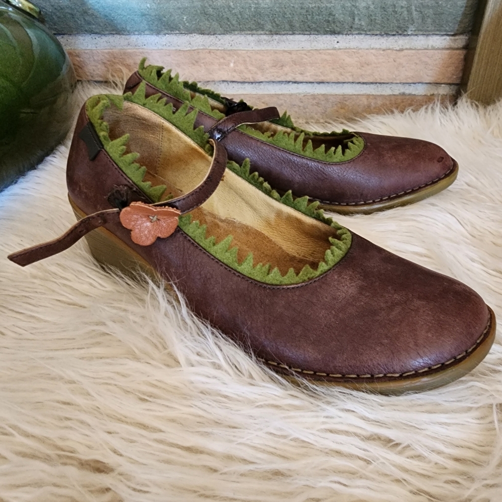 Camper Brown Leather Wedge Maryjanes With Green Fringe Size 36 / 6